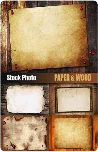 Старая бумага на деревянном фоне